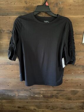 Time and Tru Black Short Sleeve Ruched Crewneck Top